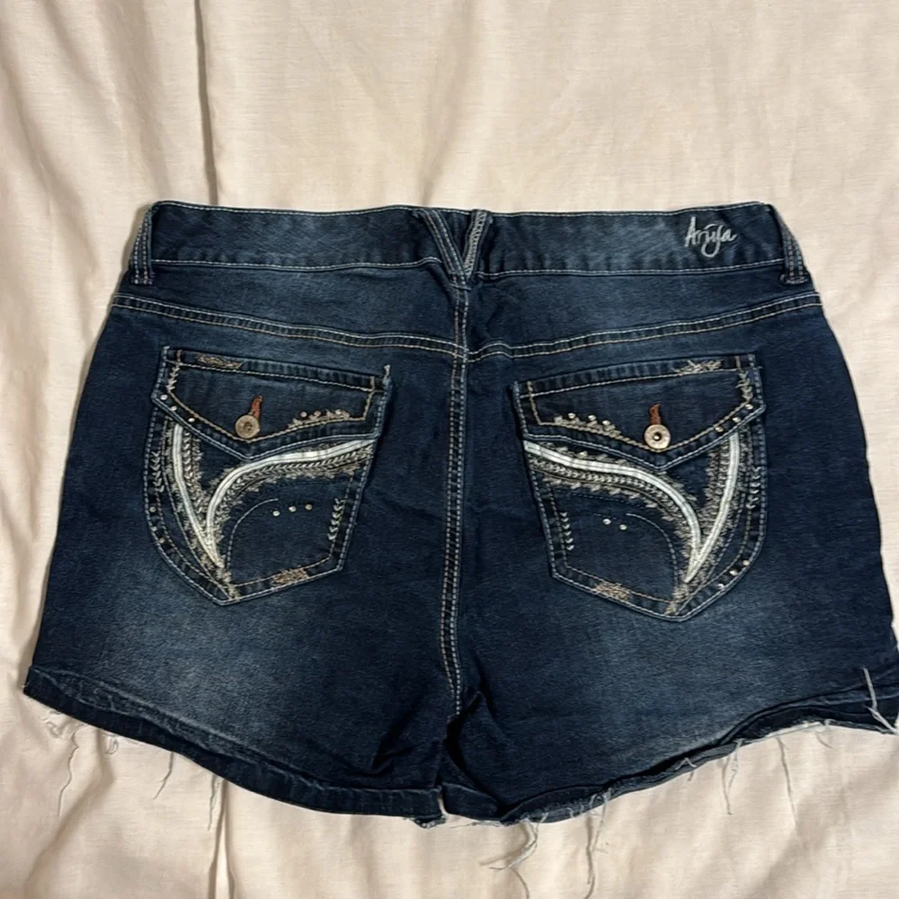 Women’s RIYA denim shorts, distressed, bling, decorated pockets, size 14 blue - Picture 8 of 8